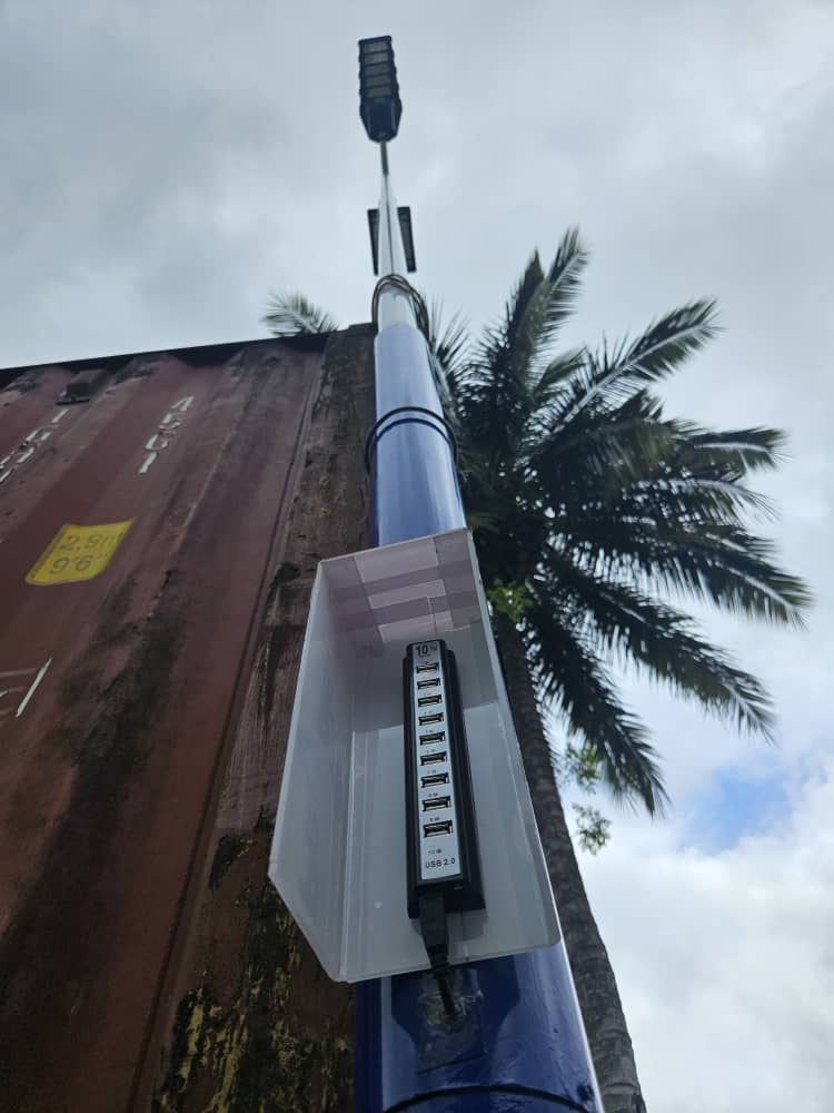 Solar powered street light with ten port USB community charging hub